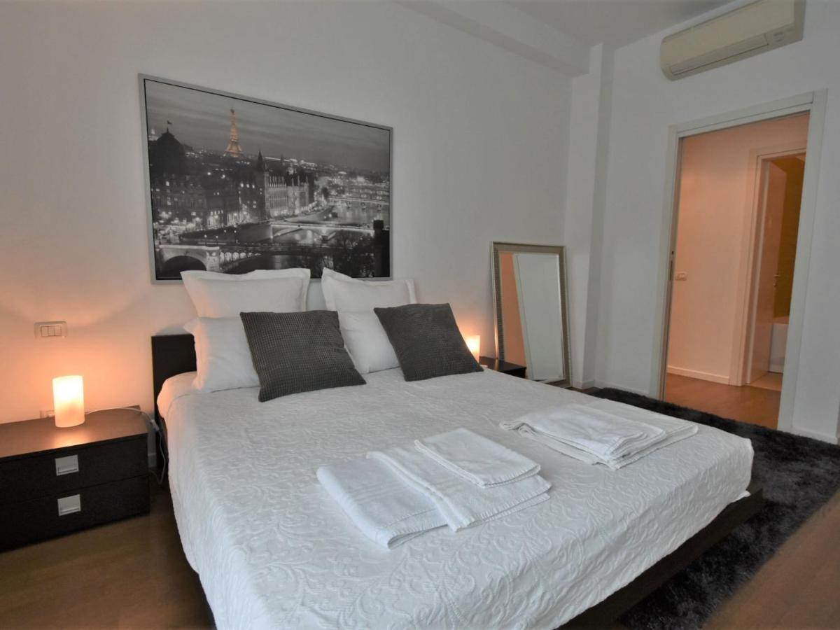 Apartment Corso Genova Apartment By Interhome มิลาน ภายนอก รูปภาพ